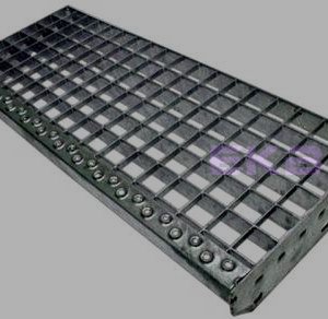 Ступени из прессованного настила P 1200х305х40/40х3