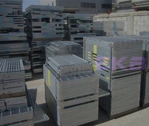 Лестничная ступень SР 34х38/30х2 Zn, длина: 600/240 мм